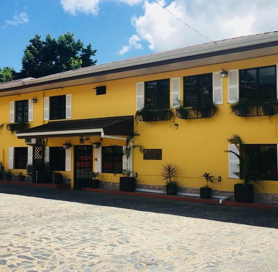 Coblentz Inn Boutique Hotel Belmont Exterior photo